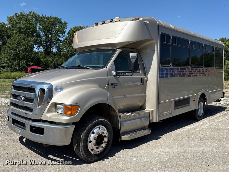2010 Ford F650 Super Duty shuttle bus - EV6193
