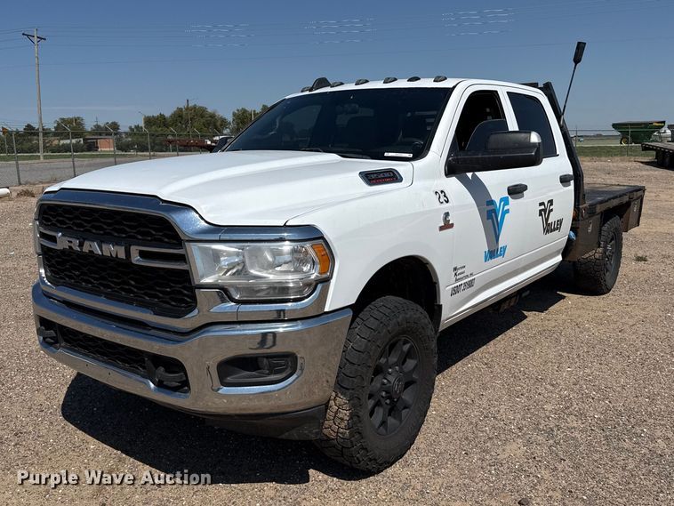 2022 RAM 3500 Crew Cab flatbed pickup truck - EW4324