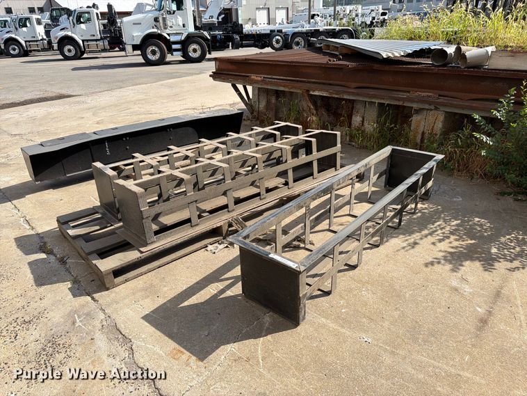 (3) Dunnage racks - EW5023