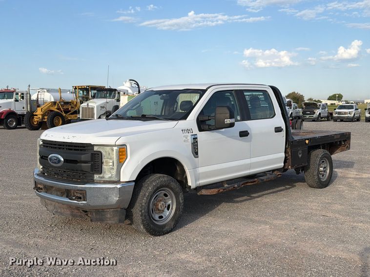 2017 Ford F250 Super Duty Crew Cab flatbed pickup truck - EW8706