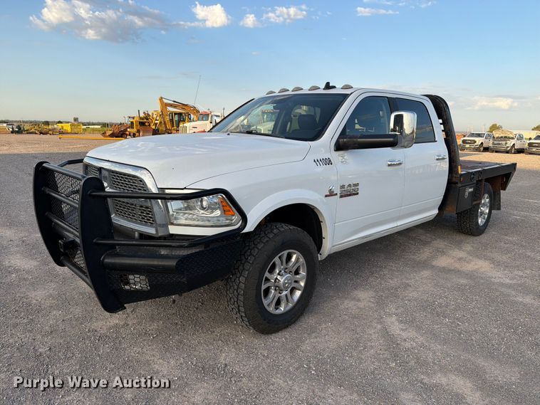 2017 RAM 2500 Crew Cab flatbed pickup truck - EW8707