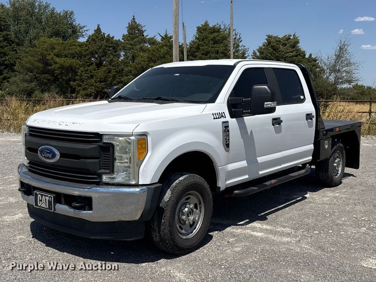 2017 Ford F250 Super Duty Crew Cab flatbed pickup truck - EW8710
