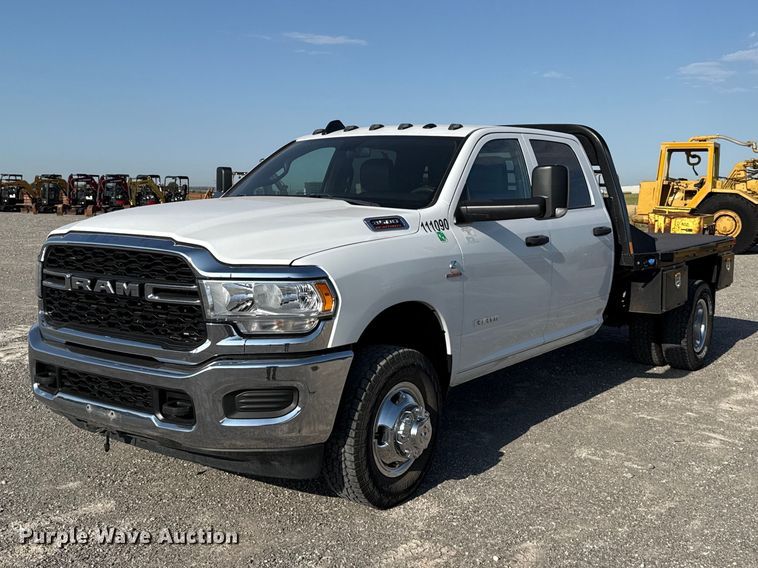 2022 RAM 3500 Crew Cab flatbed pickup truck - EW8717