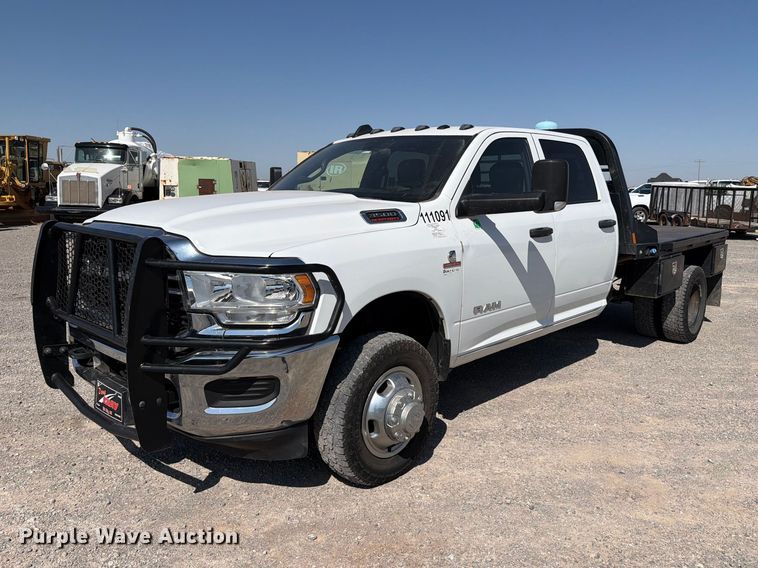 2022 RAM 3500 Crew Cab flatbed pickup truck - EW8721