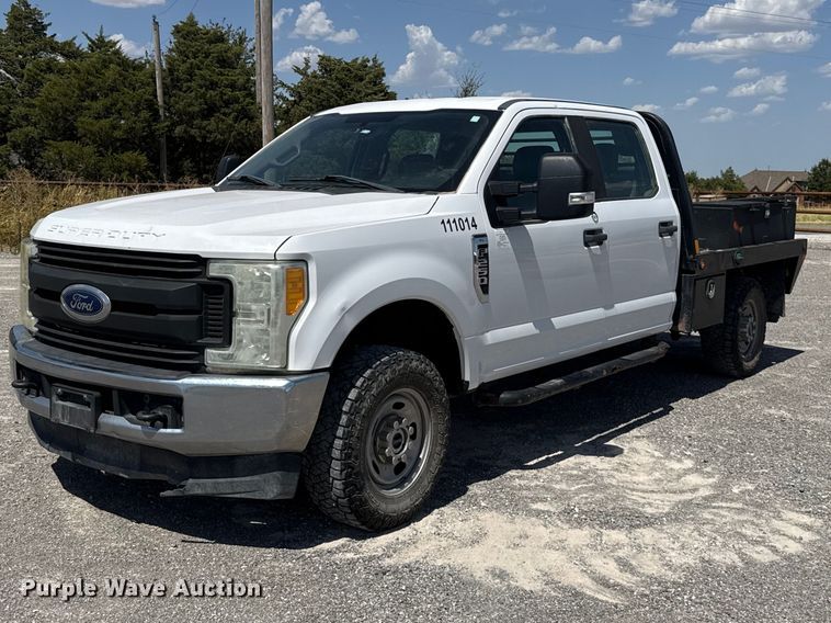 2017 Ford F250 Super Duty Crew Cab flatbed pickup truck - EW8722