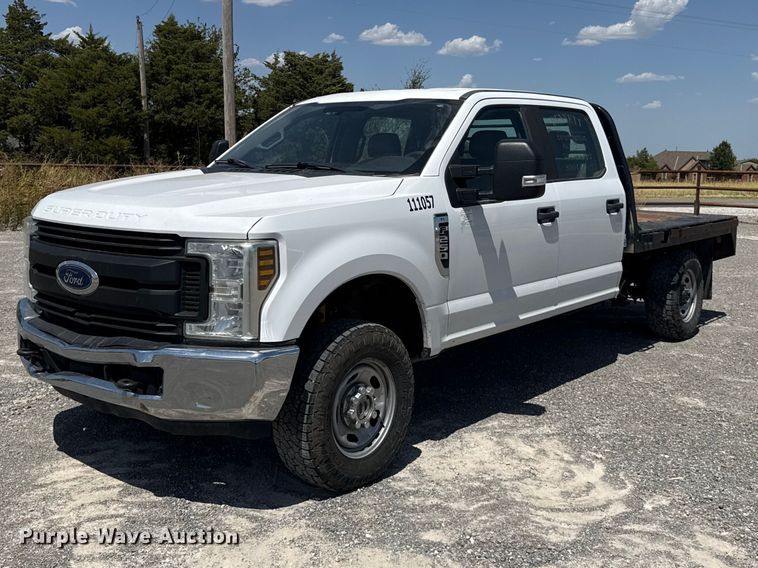 2019 Ford F250 Super Duty Crew Cab flatbed pickup truck - EW8723