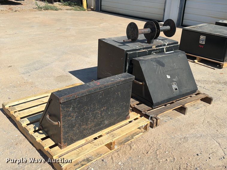 (2) toolboxes - EW8848