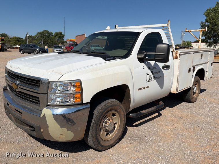 2010 Chevrolet Silverado 2500HD utility bed pickup truck - EW8892