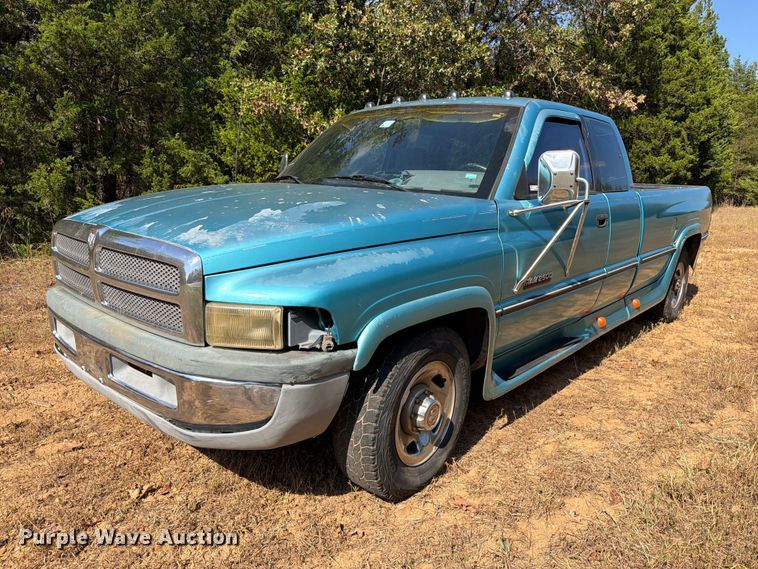 1996 Dodge Ram 2500 Ext. Cab pickup truck - EX2606