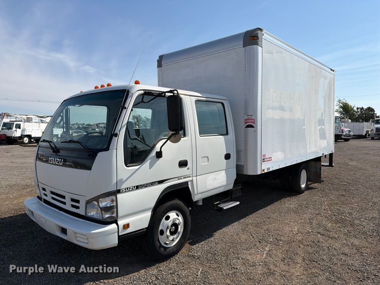 2007 Isuzu NPR HD Crew Cab box truck - FB5091