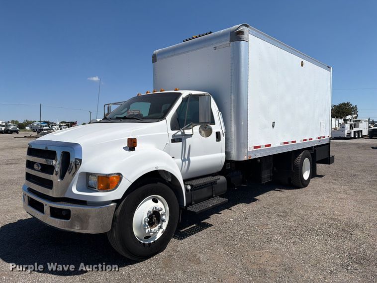 2012 Ford F650 Super Duty box truck - FB5114