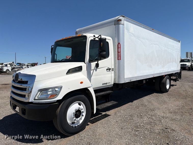 2011 Hino 338 box truck - FB5121