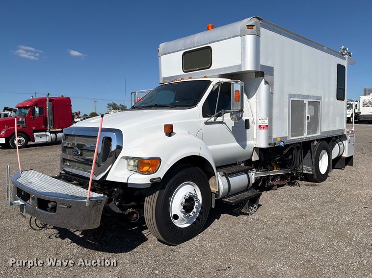 2013 Ford F750 Super Duty railroad inspection truck - FB5126