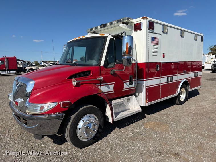 2006 International DuraStar 4300 ambulance - FB5127