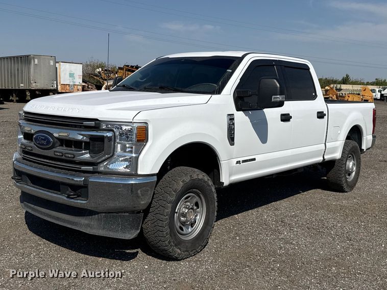 2022 Ford F350 Super Duty Crew Cab pickup truck - FC4233