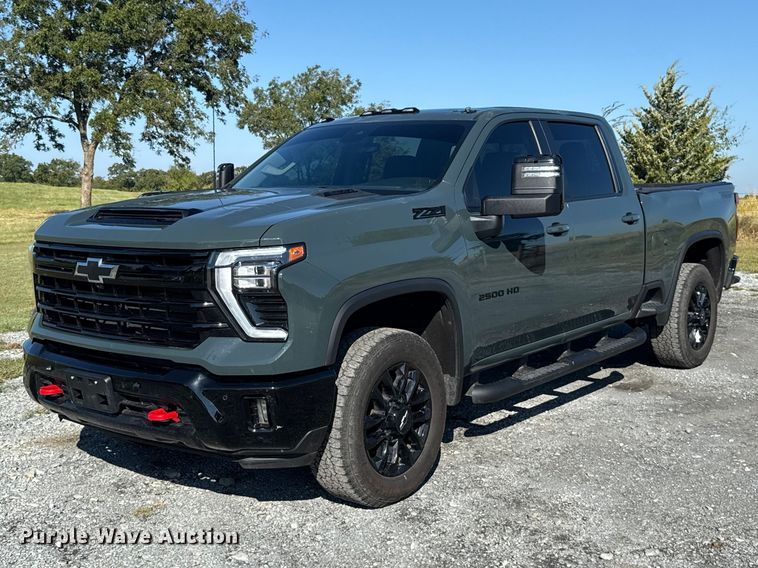 2025 Chevrolet Silverado 2500HD Crew Cab pickup truck - FC4319