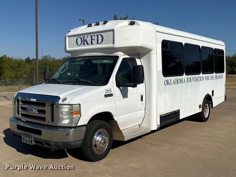 2014 Ford E-450 shuttle bus - FC4333