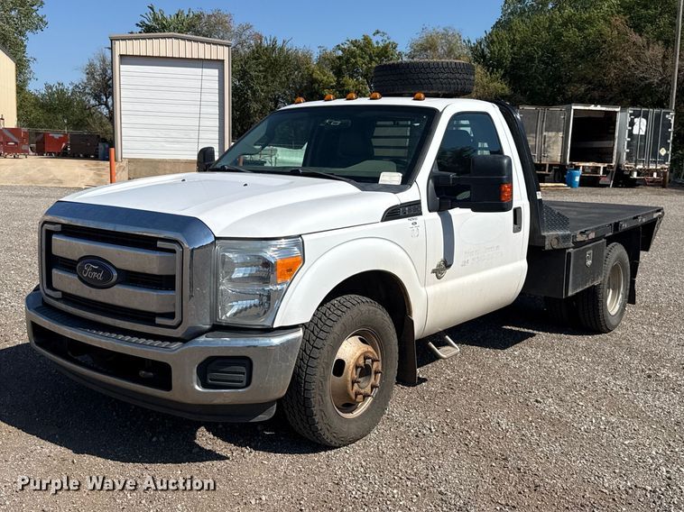 2012 Ford F350 Super Duty flatbed pickup truck - FC4335