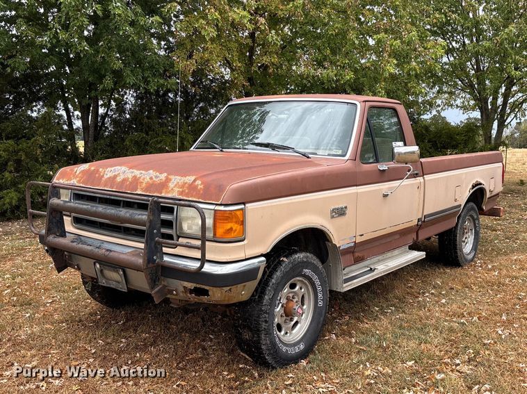 1990 Ford F250 pickup truck - FG0668