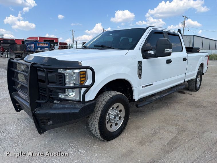 2019 Ford F250 Super Duty Crew Cab pickup truck - FI0405