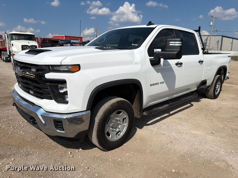 2024 Chevrolet Silverado 2500HD Crew Cab pickup truck - FI0406