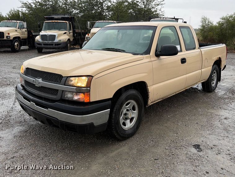 2004 Chevrolet Silverado Ext. Cab pickup truck - FK3458