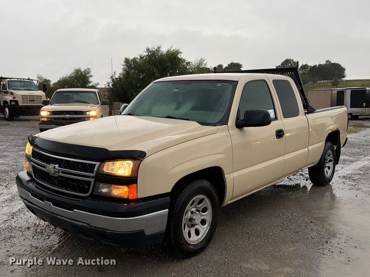 2007 Chevrolet Silverado 1500 Ext. Cab pickup truck - FK3459