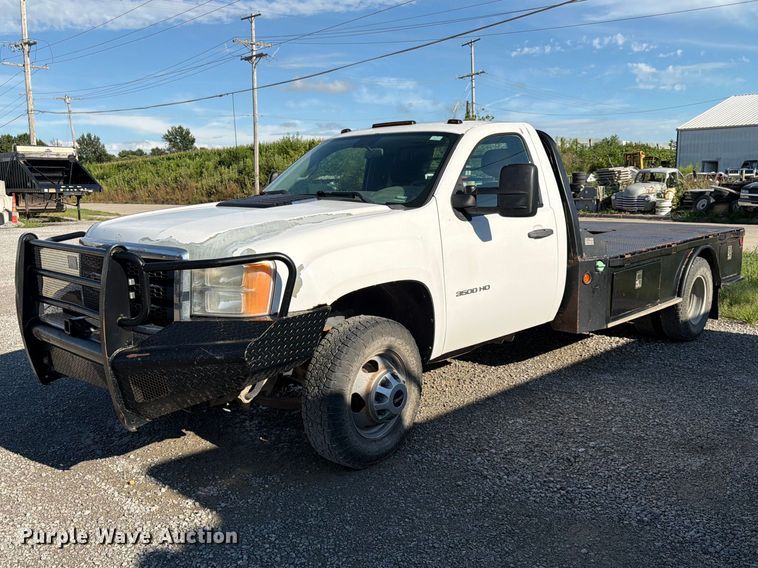 2012 GMC Sierra 3500HD flatbed pickup truck - FK3624
