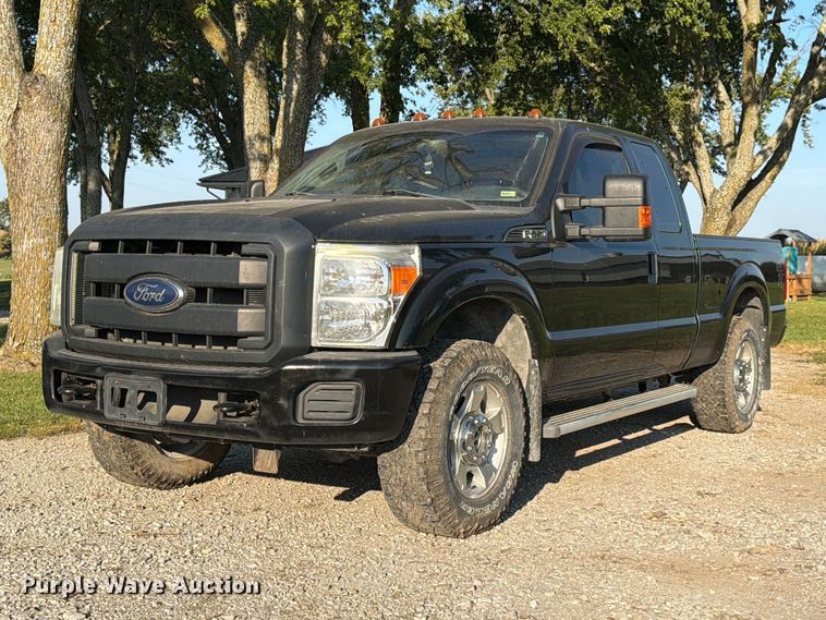 2013 Ford F250 Super Duty XL Ext. Cab pickup truck - FK3653