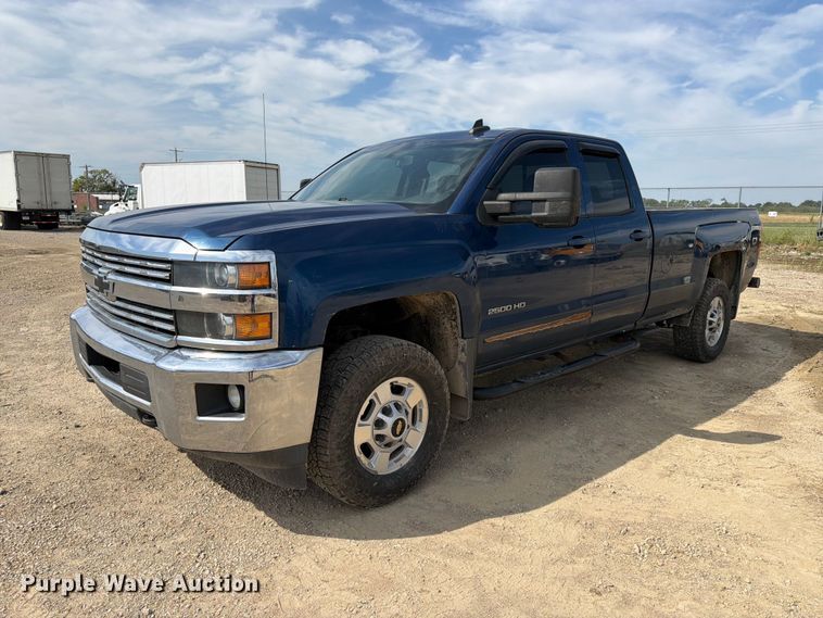 2017 Chevrolet Silverado 2500HD Ext. Cab pickup truck - FK3721