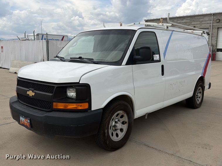 2014 Chevrolet Express 1500 van - FK4584