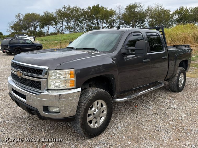 2011 Chevrolet Silverado 2500HD Crew Cab pickup truck - FN2594