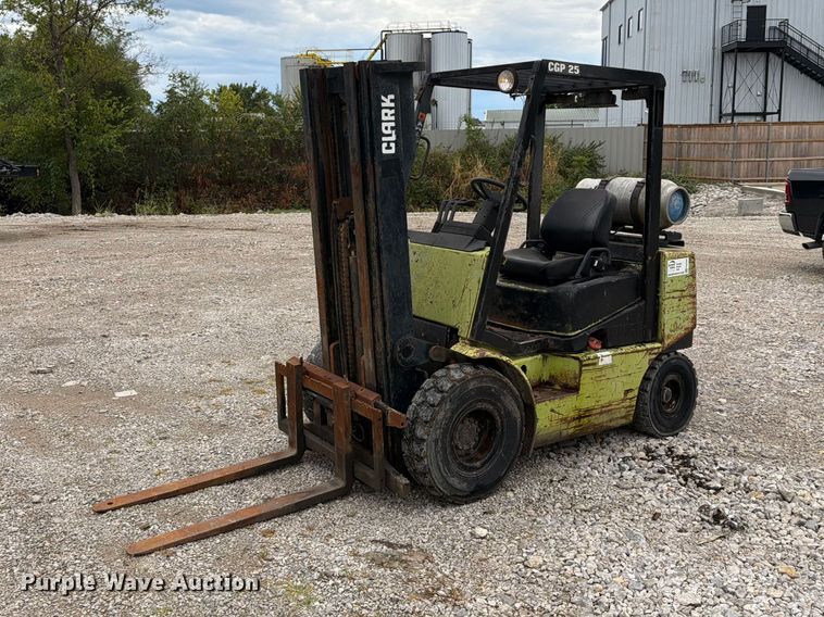 Clark CGP25 forklift - FN2595