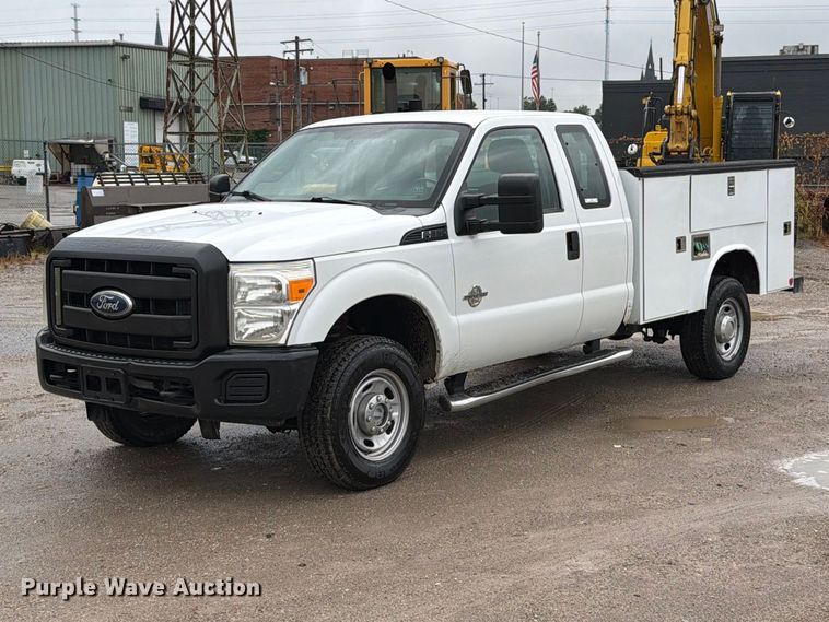 2011 Ford F350 Super Duty XL Ext. Cab utility bed pickup truck - FT6284