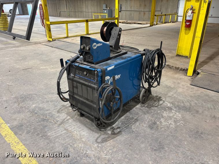 Miller Deltaweld 452 welder - JM9441