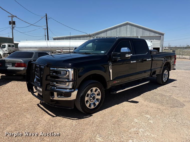 2026 Ford F350 Super Duty Crew Cab pickup truck - JM9444