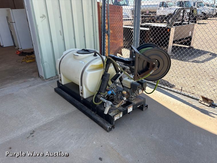 Wylie turf sprayer - JM9445