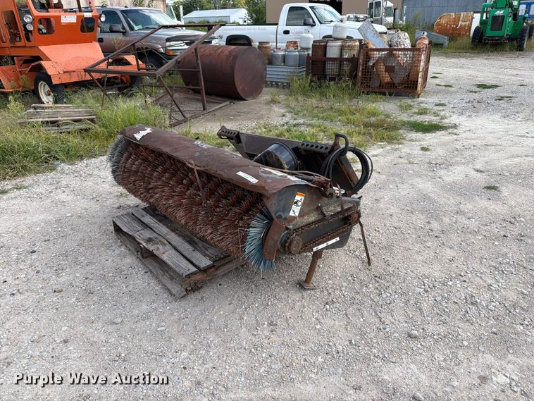 Ingersoll Rand skid steer broom - OE9710