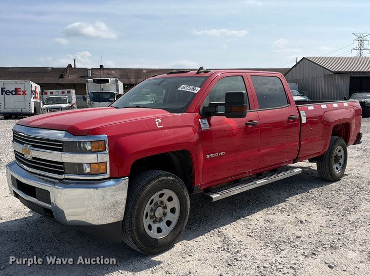 2017 Chevrolet Silverado 3500HD Crew Cab pickup truck - YA4752