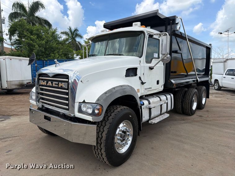 2016 Mack GU713 dump truck - DV7316