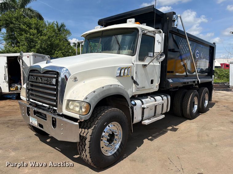 2015 Mack GU713 dump truck - DV7318