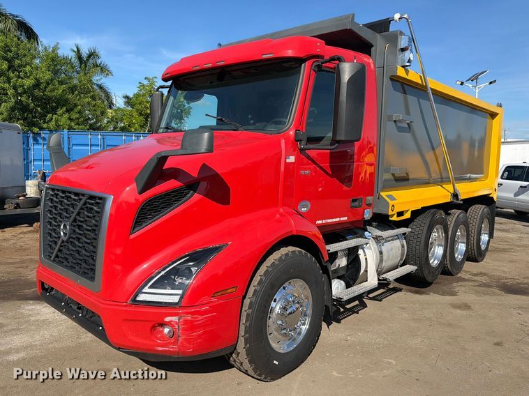 2020 Volvo VNR dump truck - DV7320