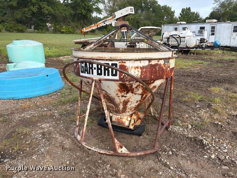 Gar-Bro 454-R concrete bucket - DZ4798