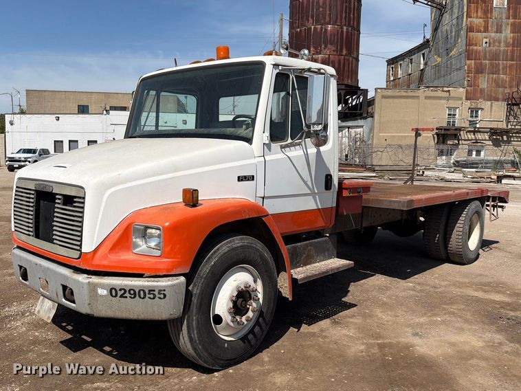 1994 Freightliner FL70 flatbed truck - EA0462
