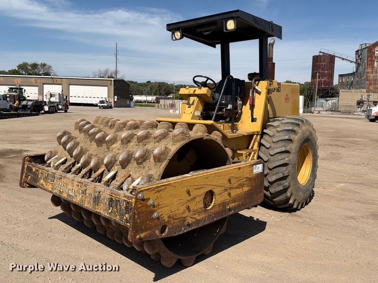 1992 Caterpillar CP563 single drum vibratory roller - EA0463