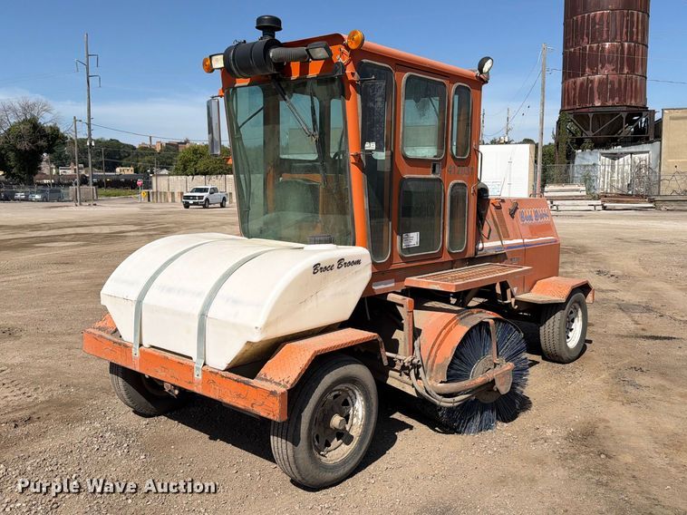 2010 Broce RCT350 broom - EA0464