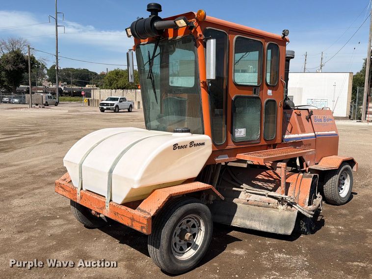 2010 Broce RCT350 broom - EA0465