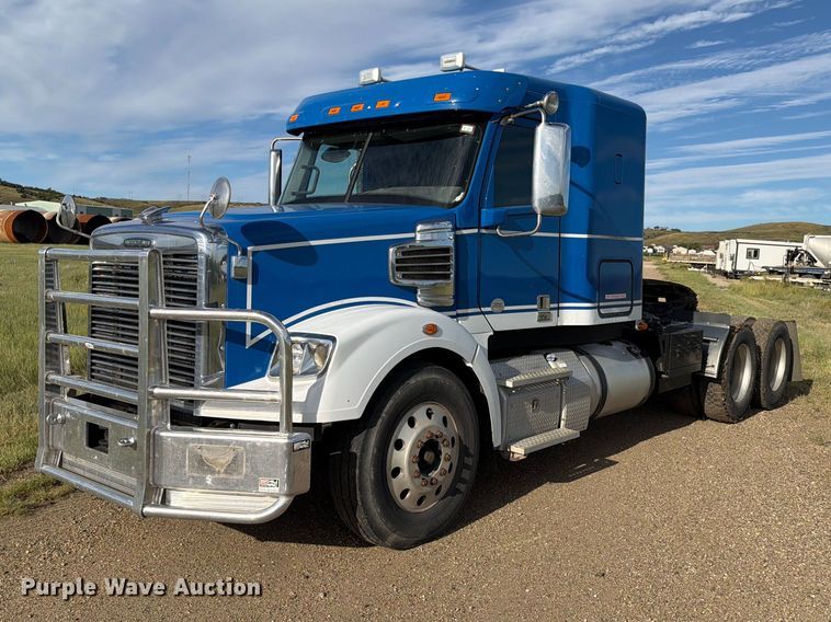 2015 Freightliner 122SD semi truck - EA0487