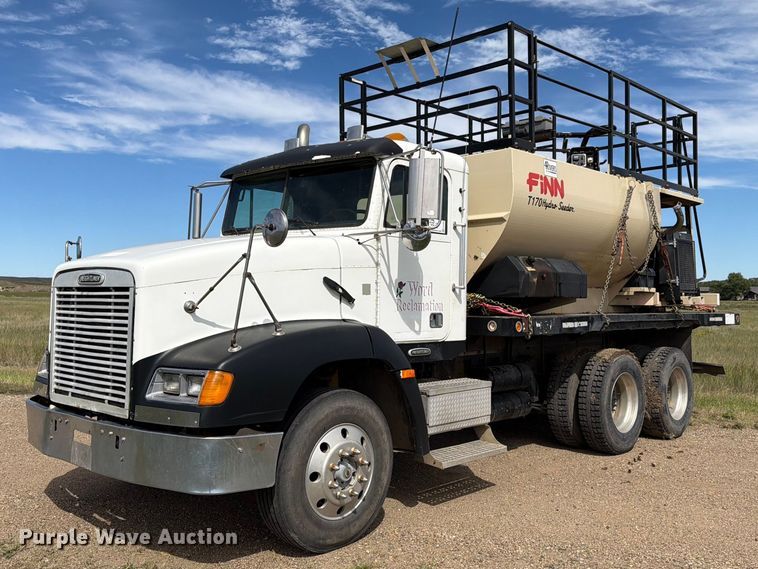 2000 Freightliner Conventional hydroseeder truck - EA0489