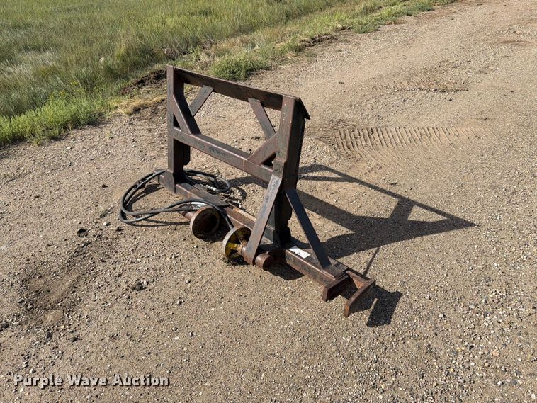 Skid steer fence post puller - EA0493